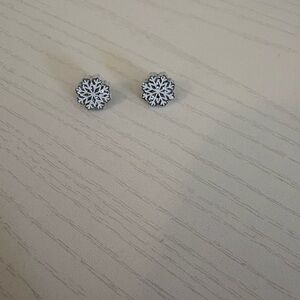 Brand new snowflake stud earrings